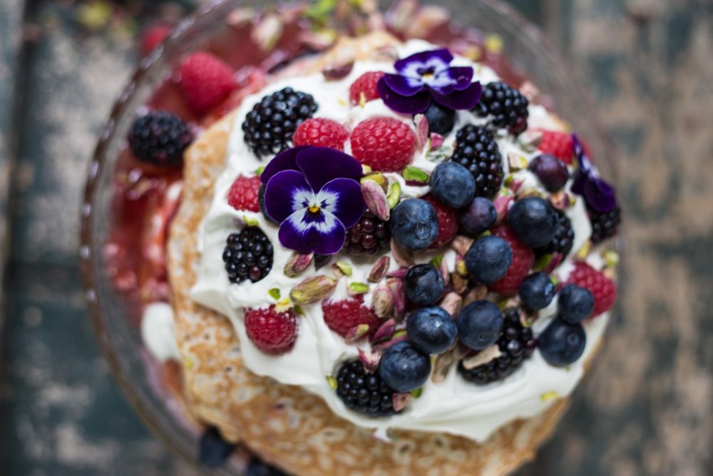 edible flowers for desserts